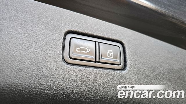 Genesis GV70 2021 — photo 32