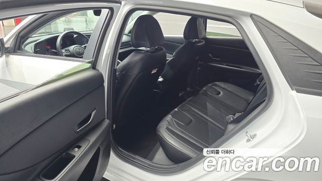 Hyundai AVANTE 2021 — photo 17