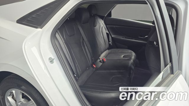 Hyundai AVANTE 2021 — photo 16