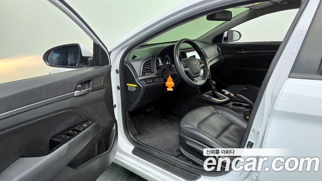 Hyundai AVANTE 2018 — photo 10