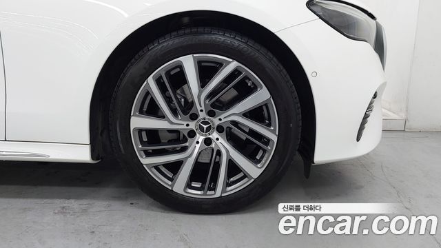 Mercedes-Benz E-Class 2024 — photo 5