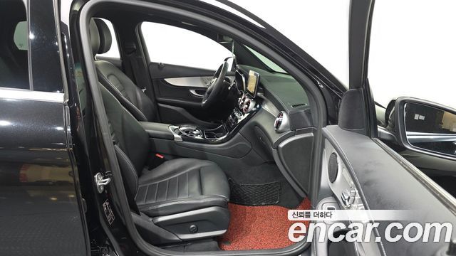 Mercedes-Benz GLC-Class 2017 — photo 17
