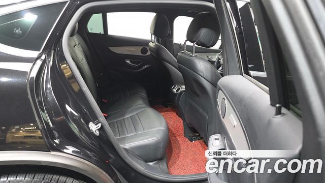 Mercedes-Benz GLC-Class 2017 — photo 18