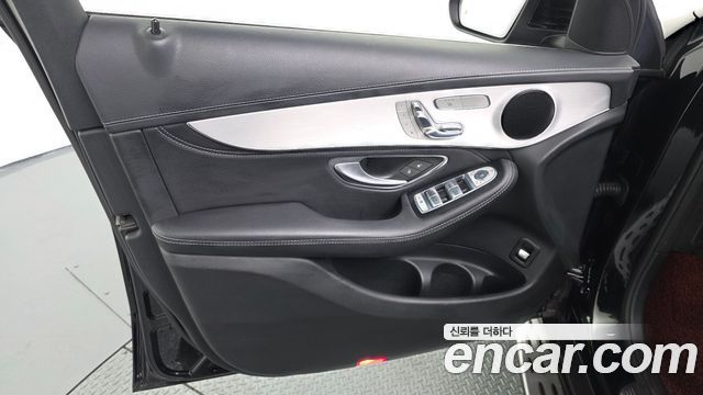Mercedes-Benz GLC-Class 2017 — photo 14
