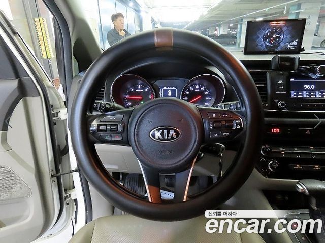 Kia Canival 2017 — photo 9