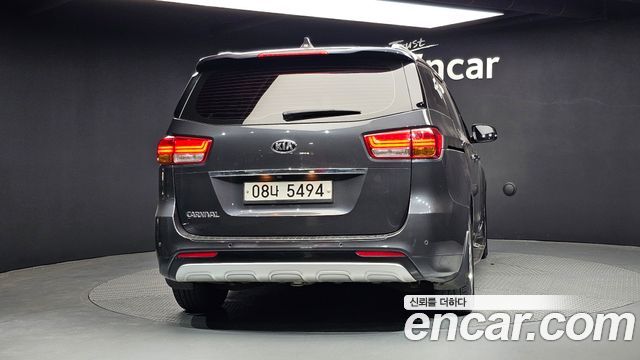 Kia Canival 2018 — photo 4