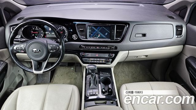Kia Canival 2018 — photo 10