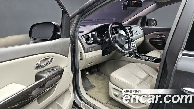 Kia Canival 2018 — photo 13