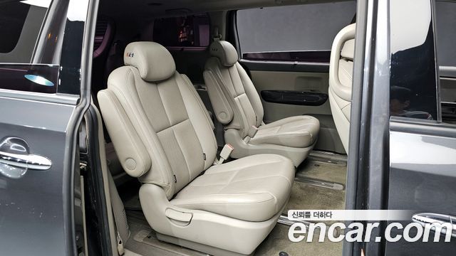 Kia Canival 2018 — photo 17