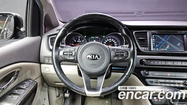 Kia Canival 2018 — photo 18