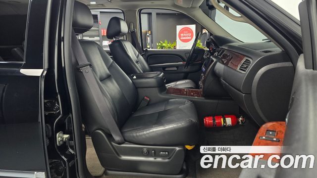 Chevrolet Surburban 2010 — photo 11