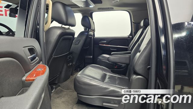 Chevrolet Surburban 2010 — photo 12
