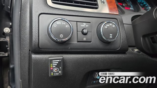 Chevrolet Surburban 2010 — photo 14