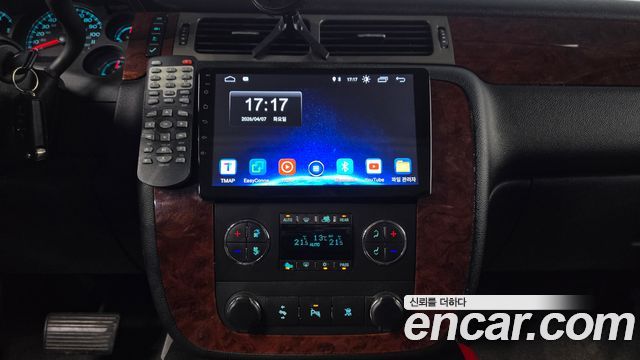 Chevrolet Surburban 2010 — photo 15