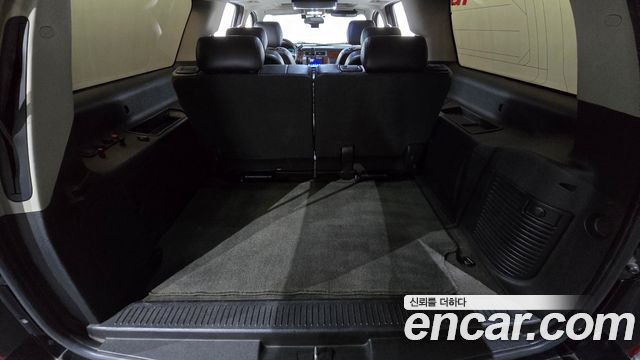 Chevrolet Surburban 2010 — photo 19