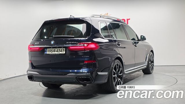 BMW X7 2021 — photo 2
