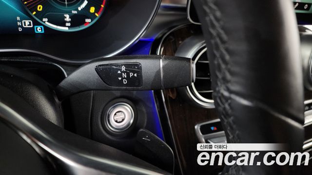 Mercedes-Benz GLC-Class 2020 — photo 12