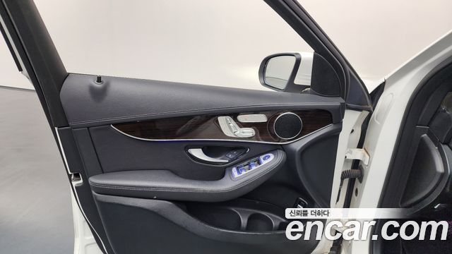 Mercedes-Benz GLC-Class 2020 — photo 14
