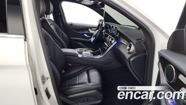 Mercedes-Benz GLC-Class 2020 — photo 16