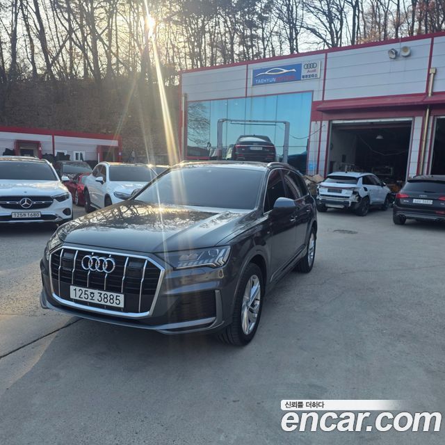 Audi Q7 2022 — photo 2