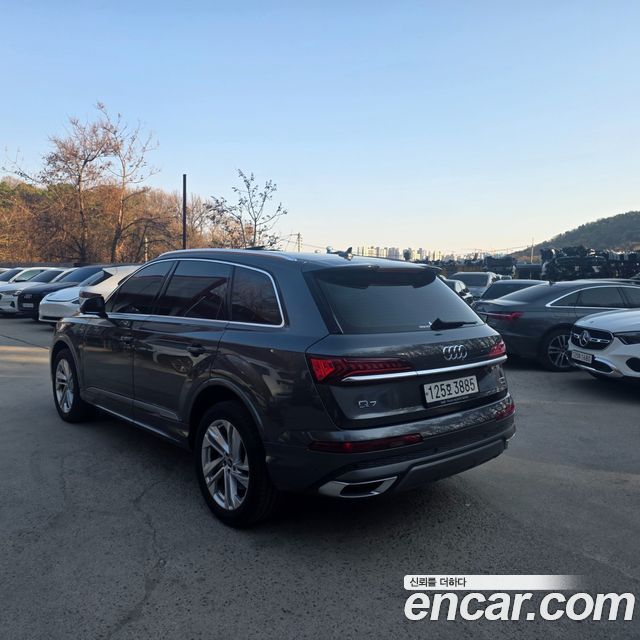 Audi Q7 2022 — photo 3