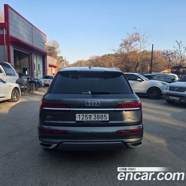 Audi Q7 2022 — photo 4