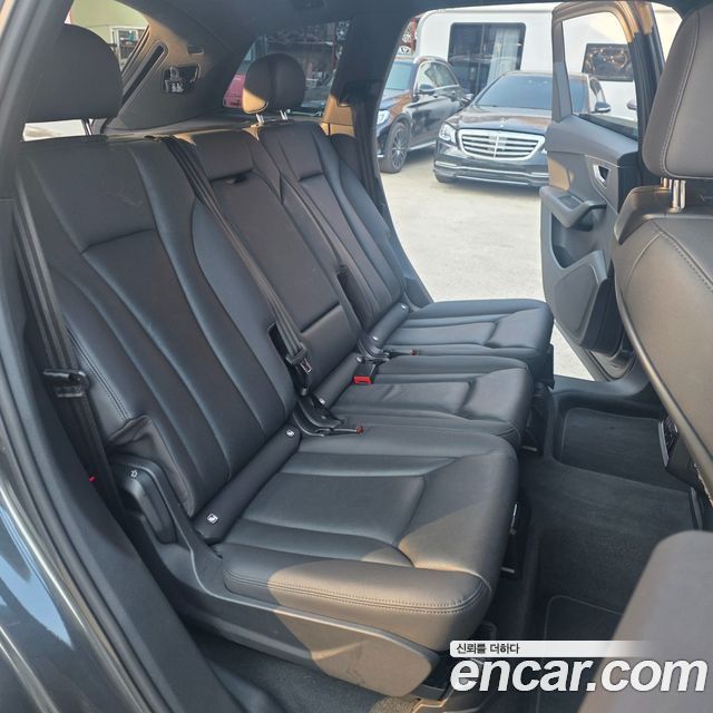 Audi Q7 2022 — photo 9