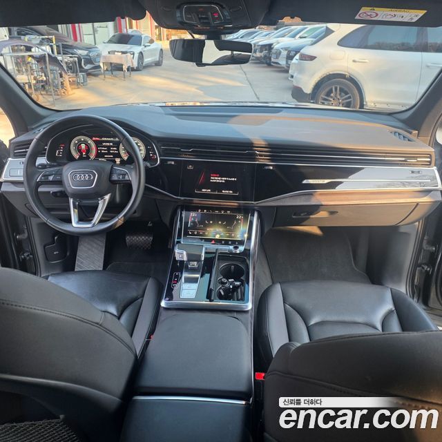Audi Q7 2022 — photo 10