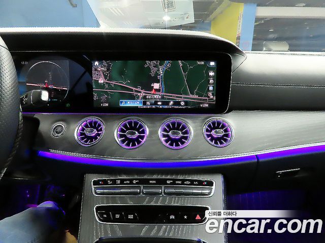 Mercedes-Benz E-Class 2021 — photo 12