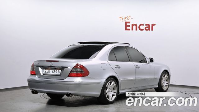 Mercedes-Benz E-Class 2008 — photo 2
