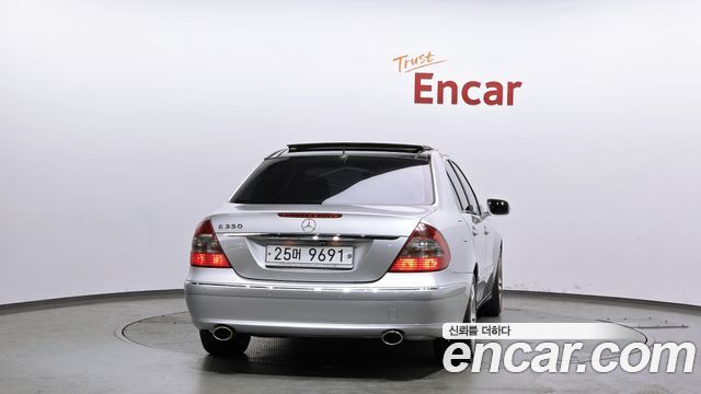 Mercedes-Benz E-Class 2008 — photo 4