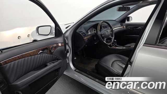 Mercedes-Benz E-Class 2008 — photo 10