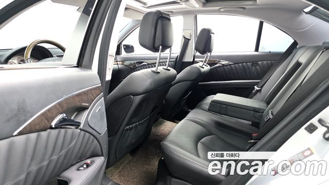 Mercedes-Benz E-Class 2008 — photo 11