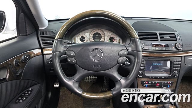 Mercedes-Benz E-Class 2008 — photo 12