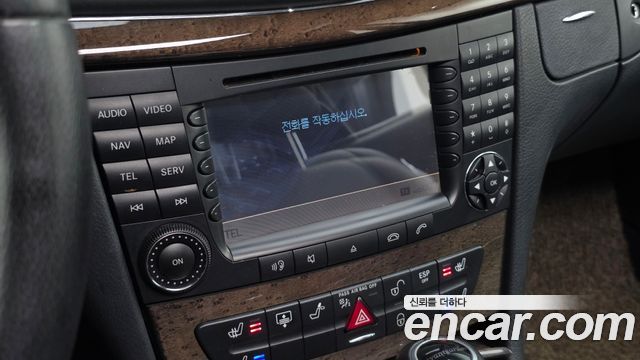 Mercedes-Benz E-Class 2008 — photo 13