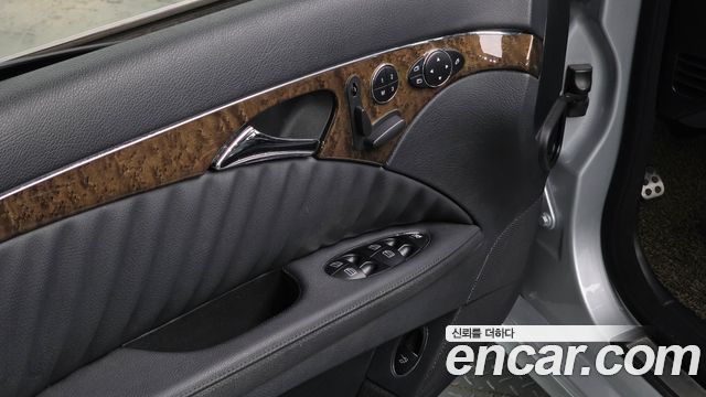 Mercedes-Benz E-Class 2008 — photo 16