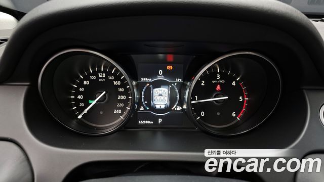 Land Rover Discovery Sport 2017 — photo 11