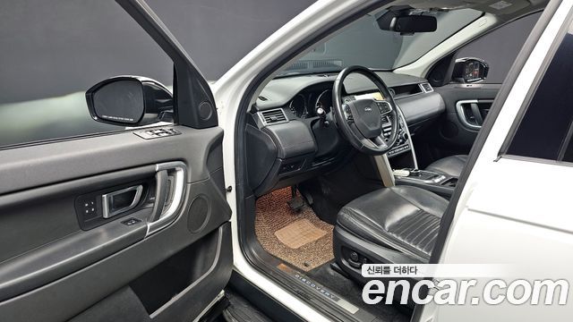 Land Rover Discovery Sport 2017 — photo 13
