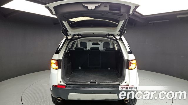 Land Rover Discovery Sport 2017 — photo 26