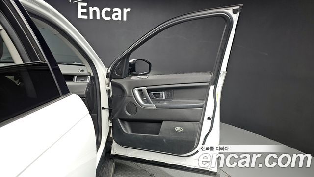 Land Rover Discovery Sport 2017 — photo 15