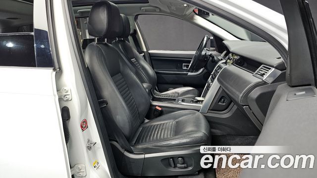 Land Rover Discovery Sport 2017 — photo 16