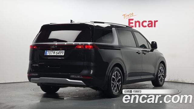 Kia Canival 2023 — photo 2