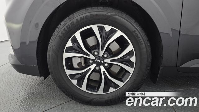 Kia Canival 2023 — photo 5
