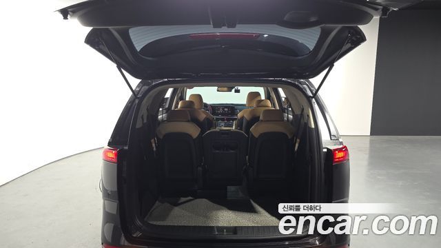 Kia Canival 2023 — photo 26