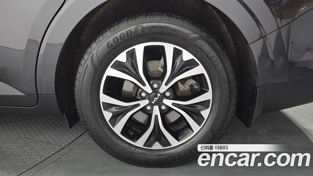 Kia Canival 2023 — photo 7