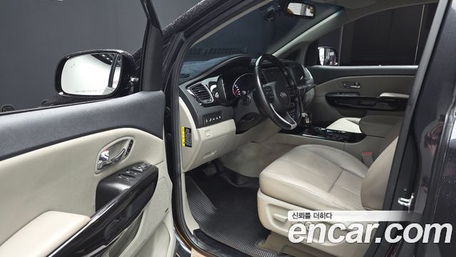 Kia Canival 2019 — photo 11
