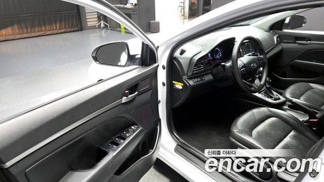 Hyundai AVANTE 2019 — photo 13