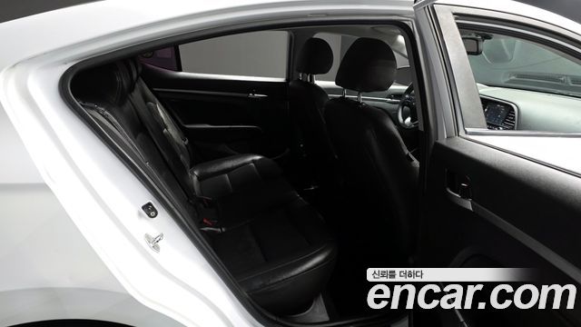 Hyundai AVANTE 2019 — photo 18