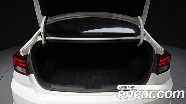 Hyundai AVANTE 2019 — photo 26