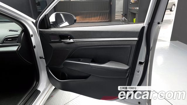 Hyundai AVANTE 2019 — photo 14